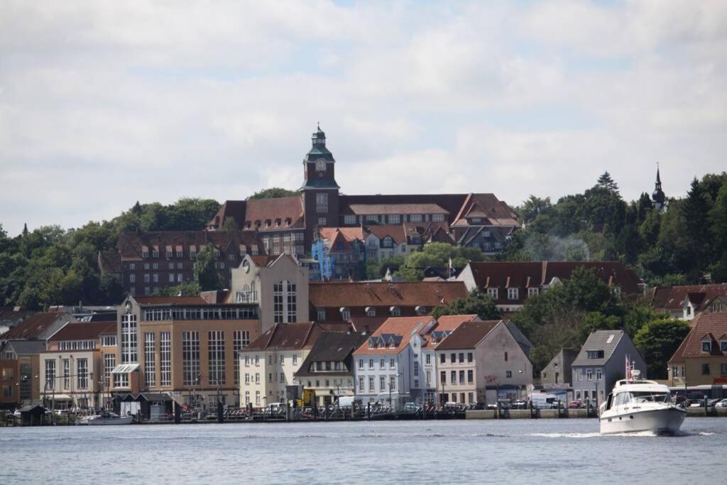 Gemuetliche Haushaelfte Mit Garten Und Terrasse Flensburg Buitenkant foto
