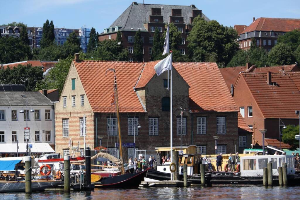 Gemuetliche Haushaelfte Mit Garten Und Terrasse Flensburg Buitenkant foto