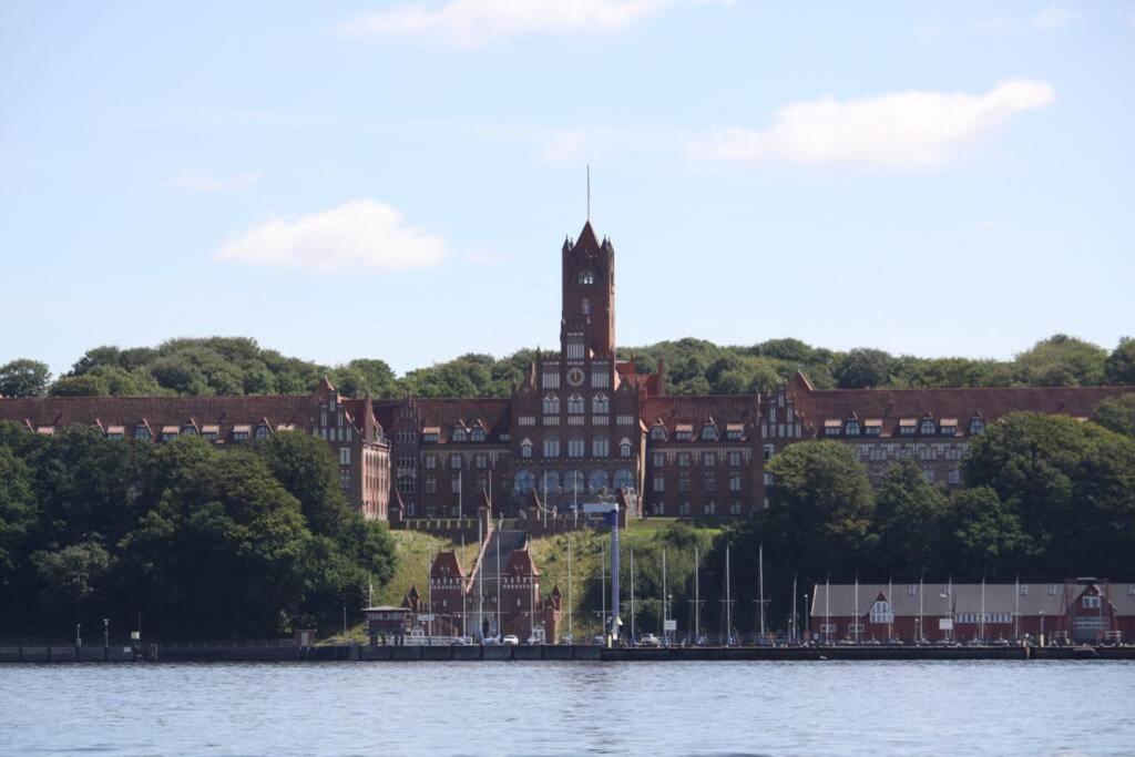 Gemuetliche Haushaelfte Mit Garten Und Terrasse Flensburg Buitenkant foto