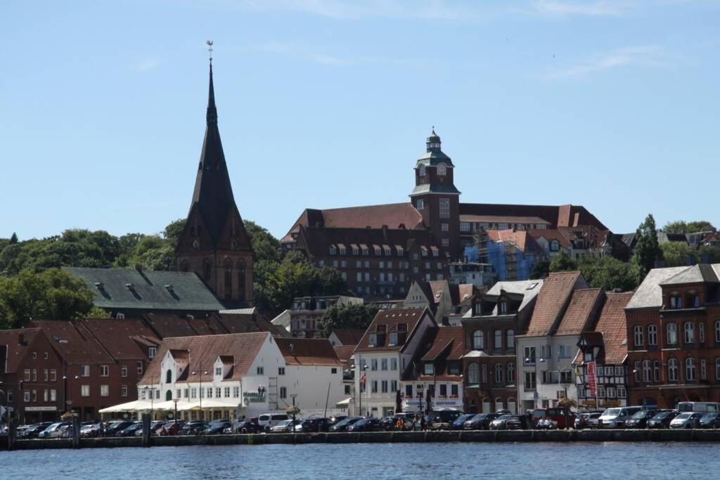 Gemuetliche Haushaelfte Mit Garten Und Terrasse Flensburg Buitenkant foto