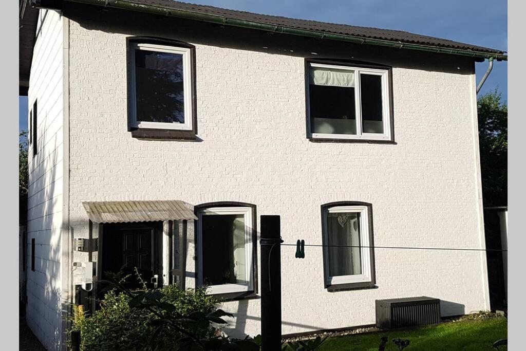 Gemuetliche Haushaelfte Mit Garten Und Terrasse Flensburg Buitenkant foto