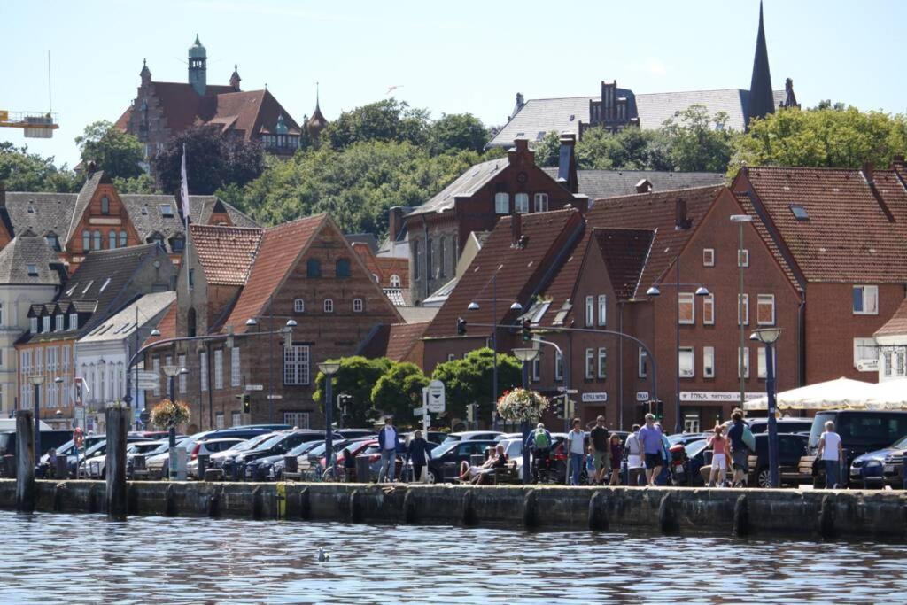 Gemuetliche Haushaelfte Mit Garten Und Terrasse Flensburg Buitenkant foto